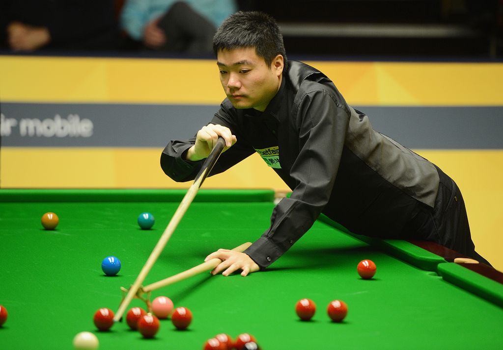 骑士下三分雨大胜勇士 约基奇韦少同献三双擒爵士.